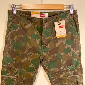 Levi camo cargo pants